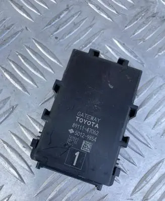 Toyota Prius (XW50) Gateway control module 89111-47062
