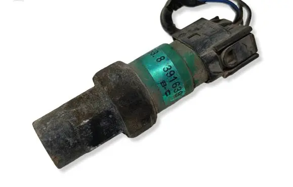 BMW 5 E39 Air conditioning (A/C) pressure sensor 8391639