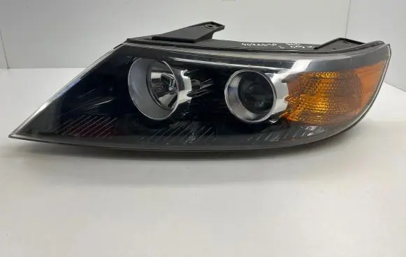 KIA Sorento Headlight/headlamp 921012P040