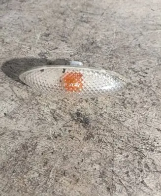 Toyota Yaris Front fender indicator light E130290
