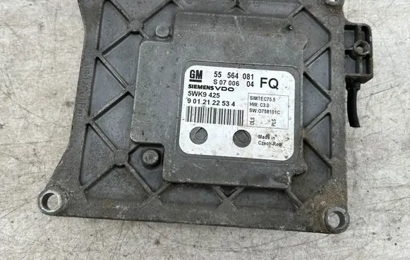 Opel Zafira B Engine control unit/module 55564081 9012122534 5WK9425