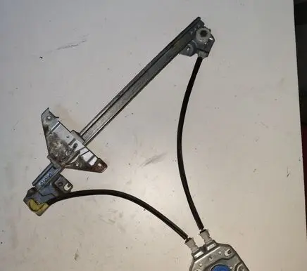 Rear door manual window regulator