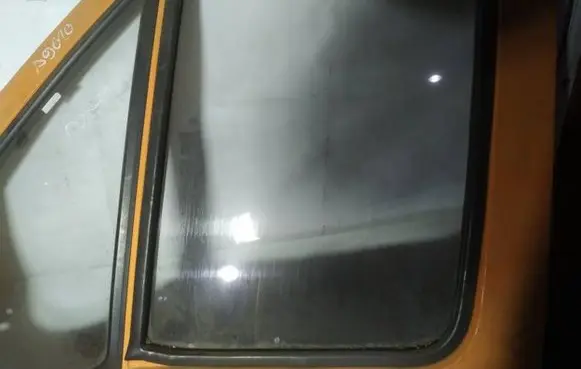 Fiat Ducato Front door window glass four-door as2