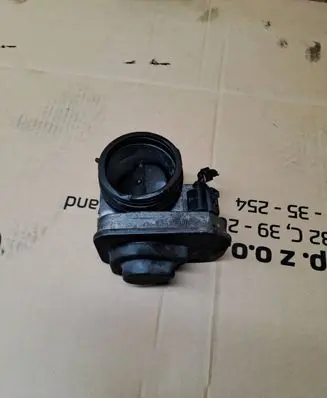 Volkswagen Golf IV Throttle valve 038128063C