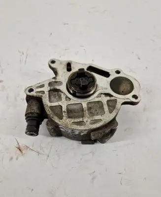 Volkswagen Touran II Vacuum pump 03L145100F