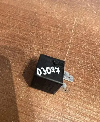 Mercedes-Benz E W210 Other relay A0025421319 D3087