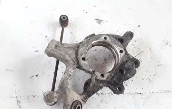 Chrysler 300 - 300C Rear wheel hub spindle/knuckle 04782636AB