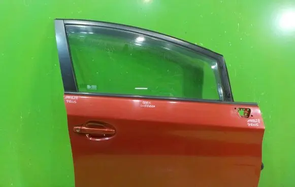 Toyota Prius (XW30) Front door PRZOD PRAWE