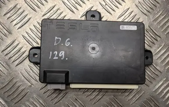 Tesla Model X Door control unit/module 104549000G 0318LL0001660
