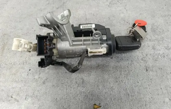 Toyota Avensis T220 Ignition lock 45020052