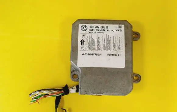 Volkswagen PASSAT B5.5 Airbag control unit/module 1C0909605B