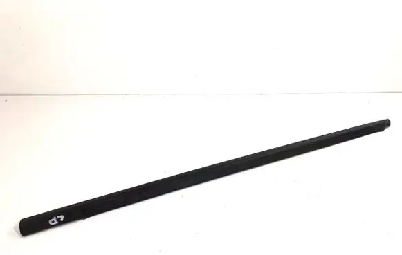Hyundai ix35 Front door windshield rail