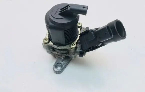 Volkswagen Beetle A5 Secondary air pump 06J131097D 06E906052
