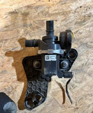 Audi A7 S7 4K8 Fuel pressure regulator 4K8201549B