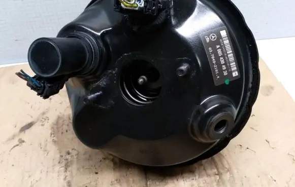 Mercedes-Benz C W203 Brake booster A0054304930 03784921014