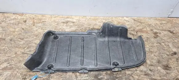 Volkswagen PASSAT B3 Front underbody cover/under tray 357825215