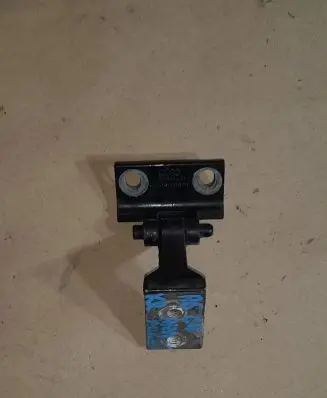 Audi A6 S6 C4 4A Rear door lower hinge 4A0833401