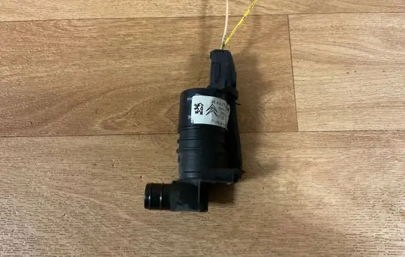 Peugeot 407 Windscreen/windshield washer pump 9643447780 008024