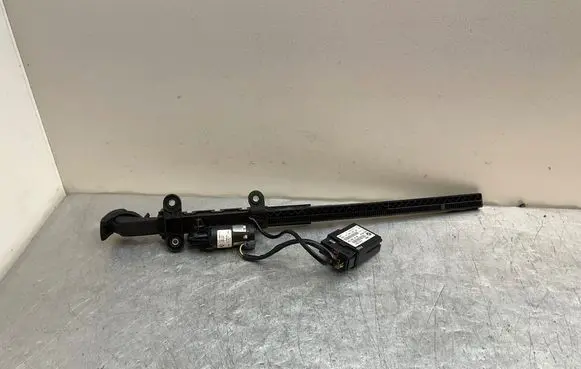 BMW 3 E92 E93 Seat belt height adjuster 9165377 983395 9216128