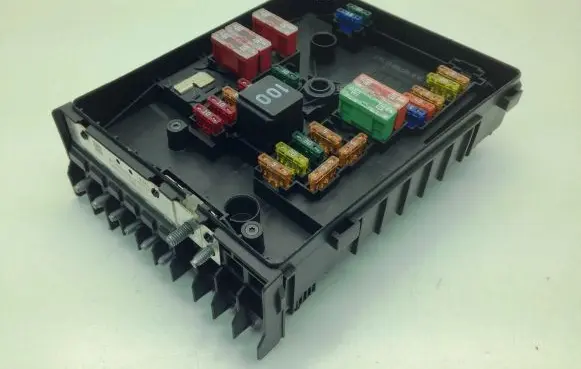 Volkswagen Golf Plus Fuse box set 1K0937125B