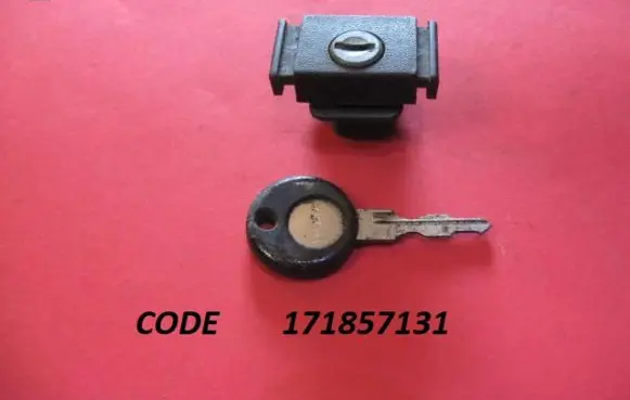 Volkswagen Golf II Glove box lock 171857131