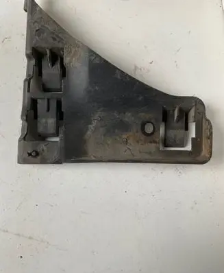 Front bumper mounting bracket
