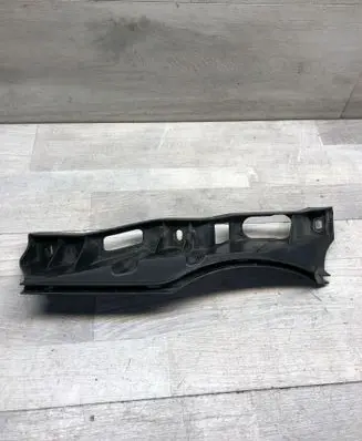 Volkswagen PASSAT B6 Front bumper mounting bracket 3C0807890