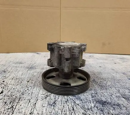 Peugeot Partner Power steering pump 9685555580