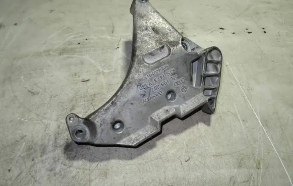 Volkswagen PASSAT B7 Engine mounting bracket 03L199207
