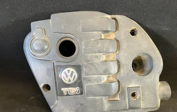Volkswagen PASSAT B5.5 Engine cover (trim) 038103925EN