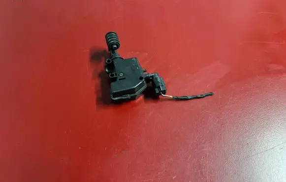 Fuel tank cap lock motor