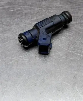 Audi A4 S4 B7 8E 8H Fuel injector 06B133551M