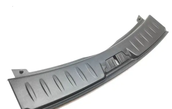 Trunk/boot sill cover protection