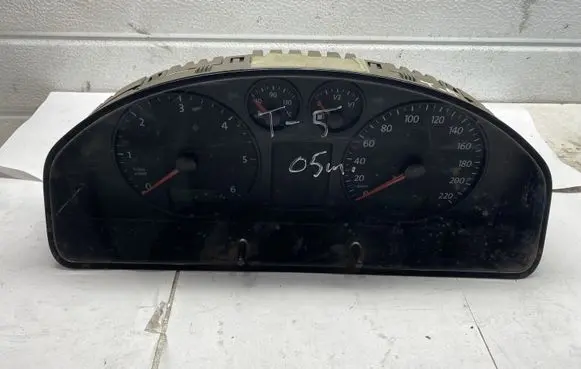 Volkswagen Transporter - Caravelle T5 Speedometer (instrument cluster) 88311346