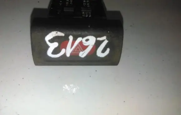 Opel Vectra B Hazard light switch 90494406 90508256