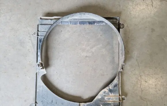 Mitsubishi L200 Radiator cooling fan shroud MN135054