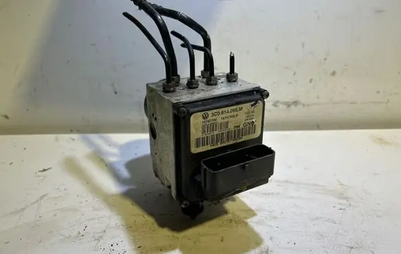 Volkswagen PASSAT B6 ABS Pump 3C0614095M 15747502B 15747702