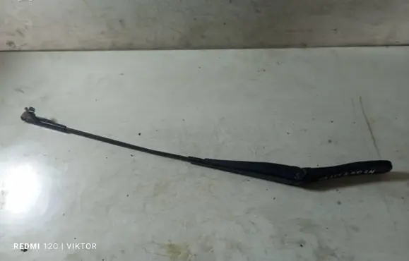 Opel Astra H Front wiper blade arm 13111220