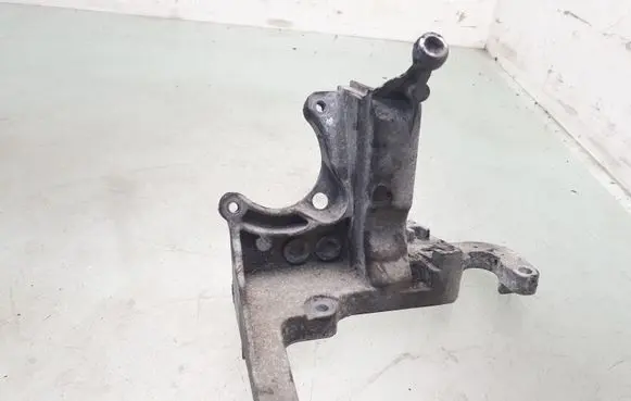 Ford Focus Engine mounting bracket AV6Q9B470BB