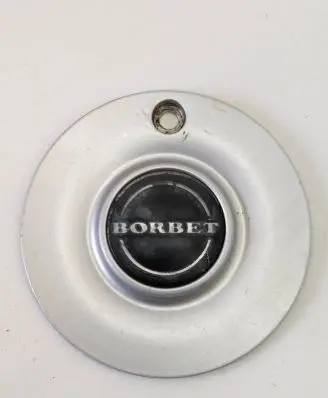 Volkswagen Golf IV Non-original wheel cap 