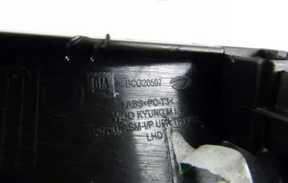 Opel Mokka X Dashboard glove box trim BCG20597