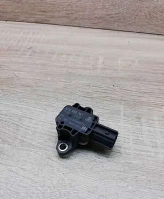Audi A3 S3 8P Airbag deployment crash/impact sensor 8P0955557