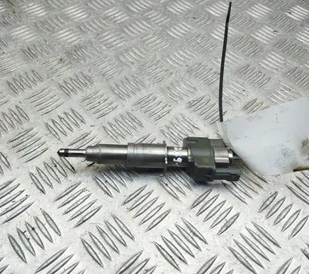BMW 1 E82 E88 Fuel injector 7589048