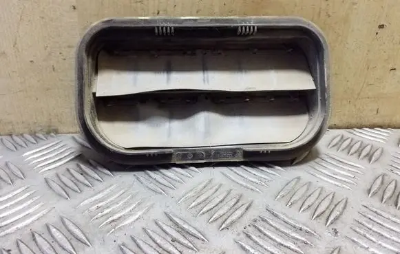 Volkswagen Caddy Quarter panel pressure vent 7L0819181