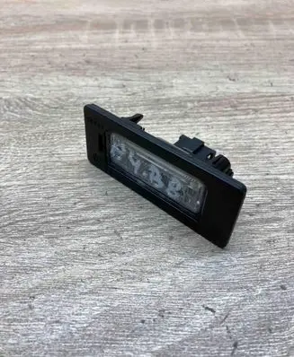 Volkswagen PASSAT B6 Number plate light 8T0943021