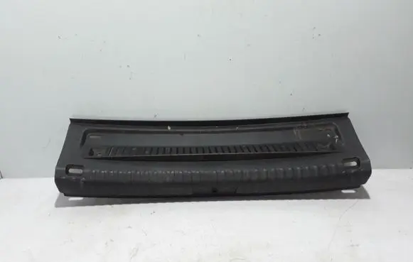 Trunk/boot sill cover protection
