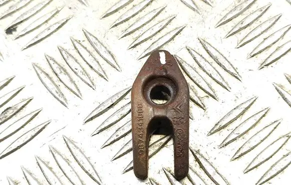 Peugeot 508 II Fuel Injector clamp holder 9674341880
