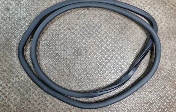 Chrysler Pacifica Front door rubber seal 