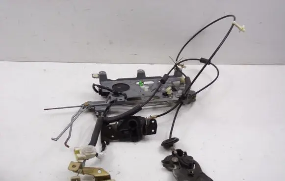 Mitsubishi Space Runner Rear door lock