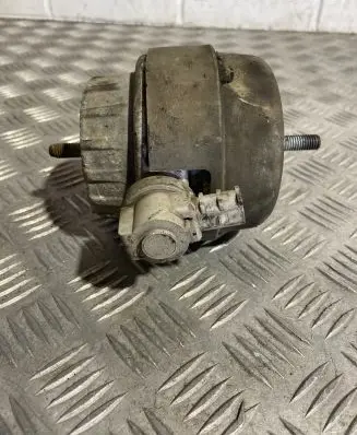 Audi A6 S6 C6 4F Engine mount bracket 4F01993820